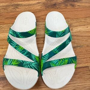 Women’s CROCS Kadee  Green Palm Leaf-Print Slide Sandals New Size 6